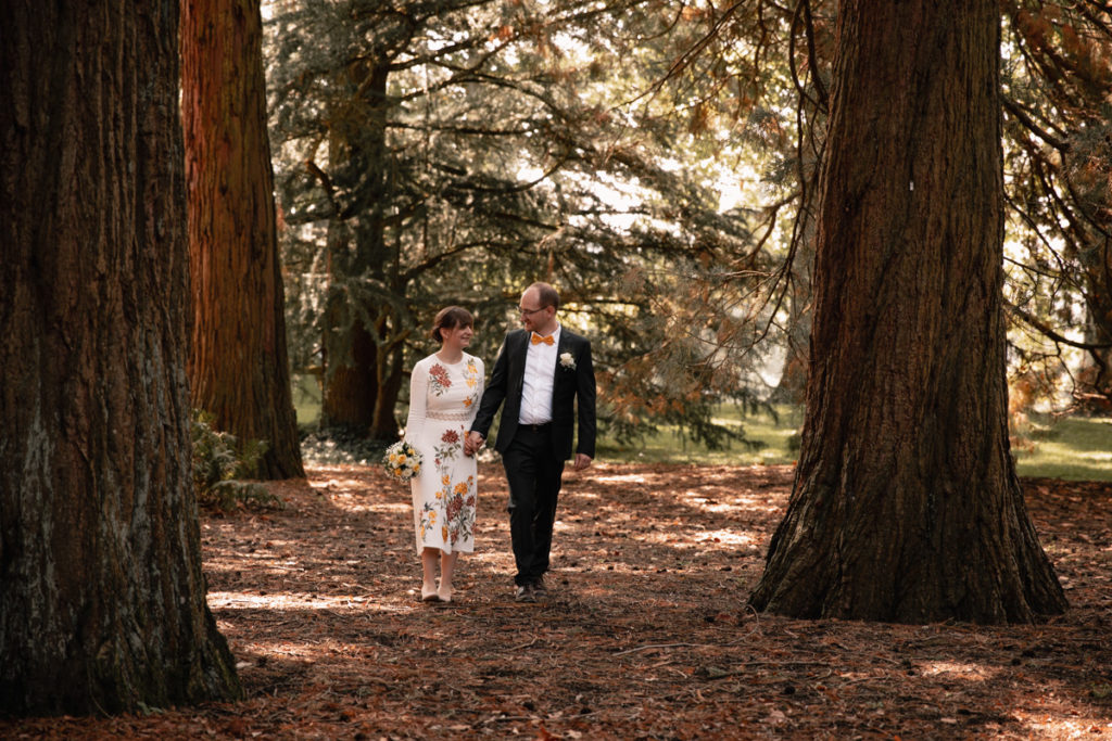 Hochzeit fotoshooting in der Natur in Blumeninsel Mainau, natürlich wirkende hochzeitsfotos