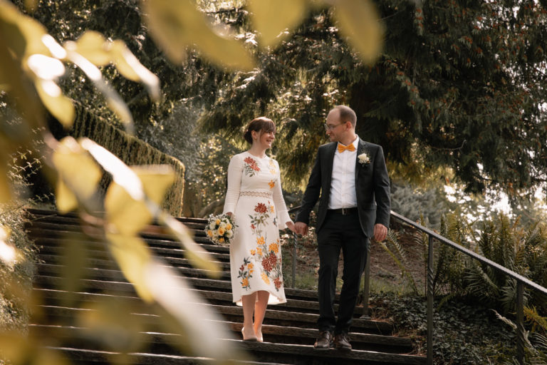 Fotoshooting von Ehepaar, Hochzeitstag in romantische Blumeninsel
